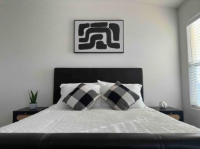 City Gem - 8 mins to Airport & downtown with Free parking